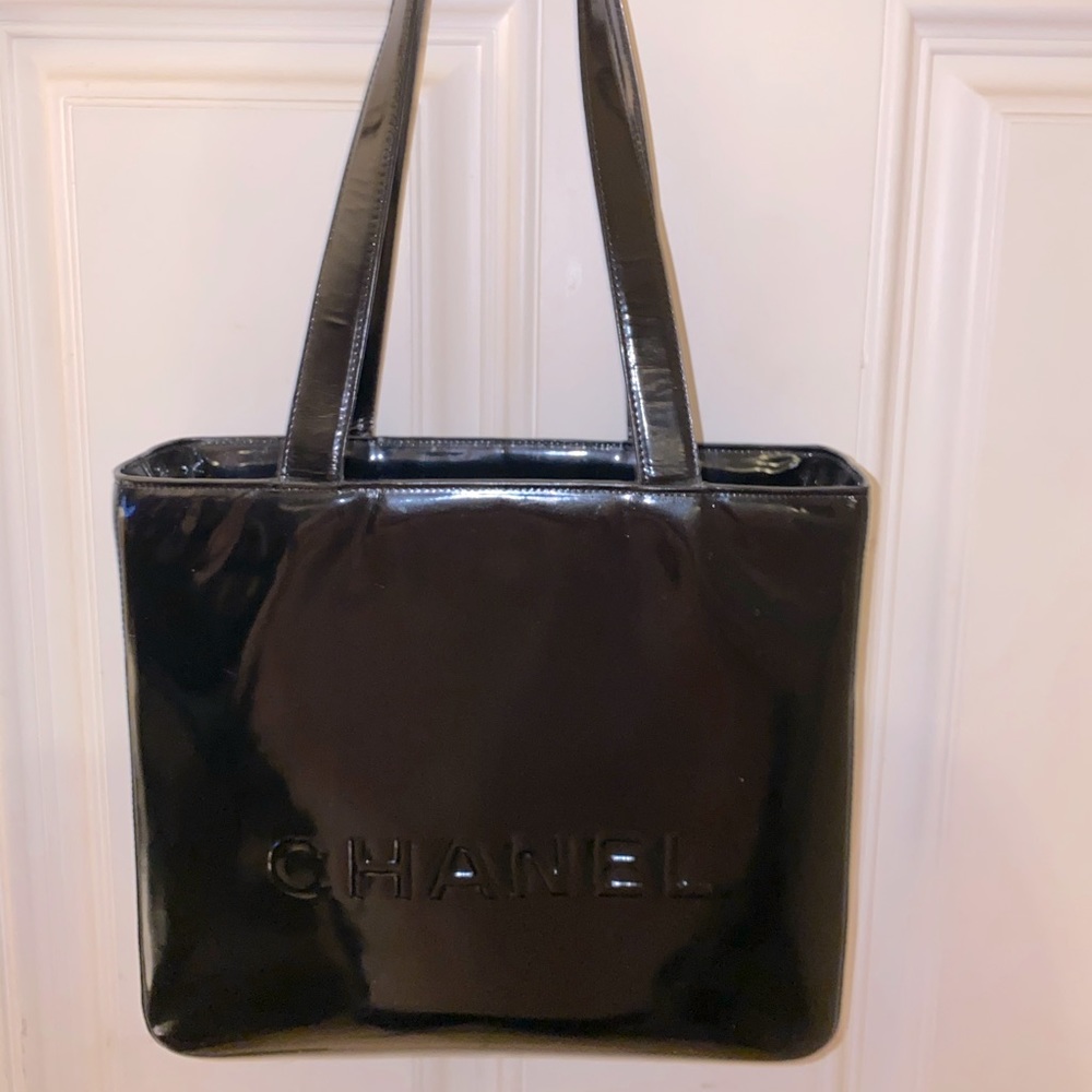♥️100% Authentic CHANEL Black Enamel Tote Bag
